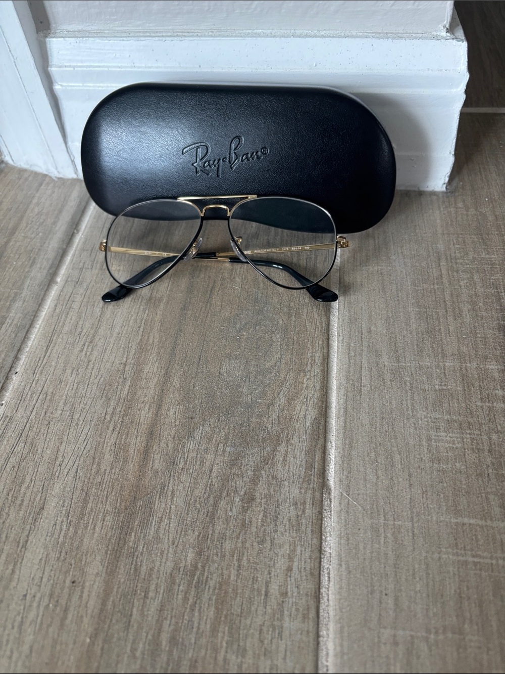 Ray-Ban unisex Gold Frame Black Lens Aviator Glasses new never worn
